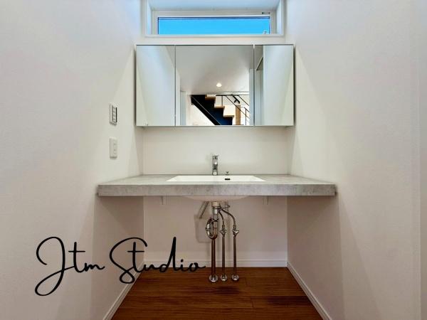 ���ʑ�E���ʏ� ��^�̋����ݒu���ꂽ���ʑ�́A���Ƒ��������ɐg�x�x�����Ă����K�Ɏg���܂������[���L�x�ŁA�U�炩��₷�����ʑ�������������ۂĂ܂��B���t���Ŋ��C���ł��A���������ȋ�Ԃ��ێ��ł���̂����͂ł���