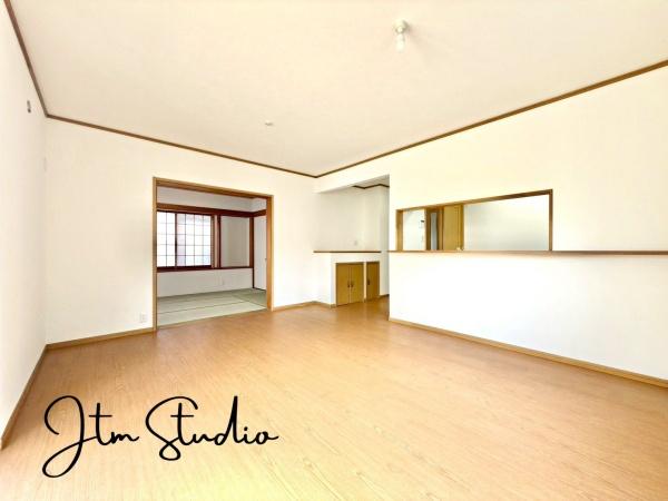 ���r���O �Z�������ł��A��������Ƒ��������ĐH�������Ē������Ƃ肠��傫���̃_�C�j���O�X�y�[�X�I�Ƒ��݂�ȂŃe�[�u�����͂ޑf�G�Ȏ��Ԃ��y����ŉ�������