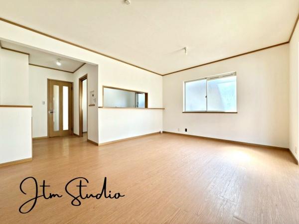 ���r���O �_�C�j���O�e�[�u���E�\�t�@�[�Z�b�g�E�s�u�{�[�h������Ƃ�������Ĕz�u�ł���L���ł��B�Ƌ�̃��C�A�E�g���V�����X�^�[�g�̊y���݂̈�ł��ˁ�