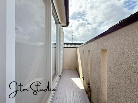 �Z�˂���̒��]�ʐ^ ���Ԃ͎��R�L���Ȍi�F�𒭂߂Ȃ���A��͐���₨���l�����Ȃ���A���Ƒ��̉�b���e�݂����ȃo���R�j�[�ł���