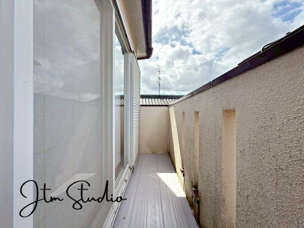 �Z�˂���̒��]�ʐ^ ���Ԃ͎��R�L���Ȍi�F�𒭂߂Ȃ���A��͐���₨���l�����Ȃ���A���Ƒ��̉�b���e�݂����ȃo���R�j�[�ł���