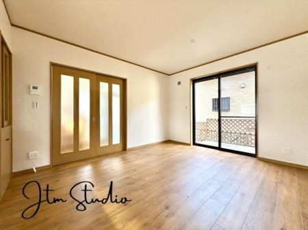 ���r���O �傫�ȑ�����̌����ӂ�閾�邢��ԁA���S�n�ǂ��A������芰����e���̋�Ԃł�����ۂɂ����ɂȂ��ăC���e���A�̑z����c��܂���̂��y�����ł��ˁ�