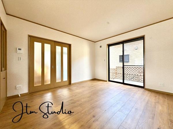 ���r���O �傫�ȑ�����̌����ӂ�閾�邢��ԁA���S�n�ǂ��A������芰����e���̋�Ԃł�����ۂɂ����ɂȂ��ăC���e���A�̑z����c��܂���̂��y�����ł��ˁ�