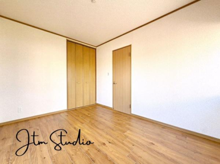 �q������ ���ӊ����ꏏ�ɂ��ē��������܂���
�ʐ^�Ō���̂Ǝ��ی���̂Ƃł͕��͋C���ς��܂���
���C�y�ɂ��A������������
�������w�͂��d�b�ł��₢���킹��������