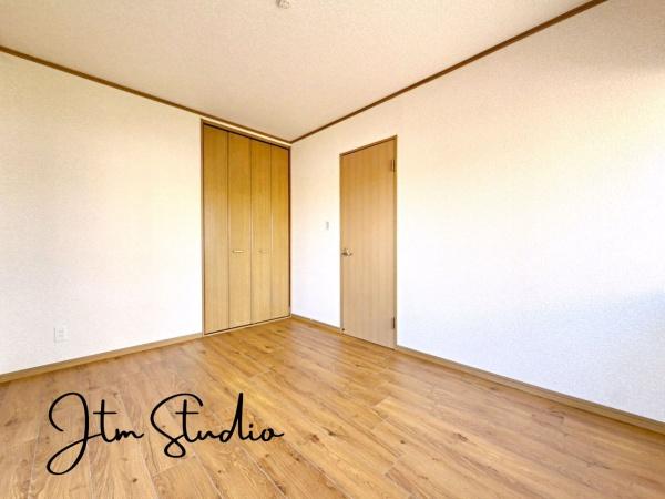 �q������ ���ӊ����ꏏ�ɂ��ē��������܂���
�ʐ^�Ō���̂Ǝ��ی���̂Ƃł͕��͋C���ς��܂���
���C�y�ɂ��A������������
�������w�͂��d�b�ł��₢���킹��������