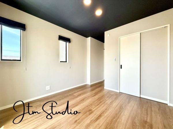 �q������ ���q�l�̐����Ƌ��Ɂu�Z�܂����v���ω����Ă����܂��B�����ɂ̓N���[�[�b�g���������A���R�x�̍����Ƌ�̔z�u�������V���v���ȋ�Ԃł���