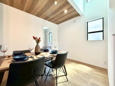 ���r���O �����ɂ݂͂�Ȃ��W���A�H���Ɗy������b���n�܂�B�b�ɖ����ɂȂ肷���āA��������Y��锼�߂��ɂȂ��Ă��܂��B����ȑ��̊Ԃ̍K�������������Ă����ꏊ�ł��肽����