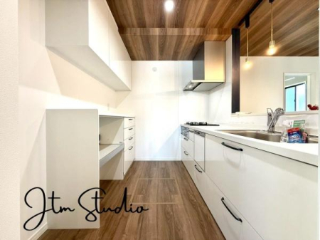 �L�b�`�� ��e�ʂ̃J�b�v�{�[�h�t���ŁA�U�炩�肪���ȃL�b�`���܂����������ځ�ׁX������������X�g�b�N�A���i�͏o�Ԃ̏��Ȃ��������Ȃǂ��X�b�L���Еt���܂���