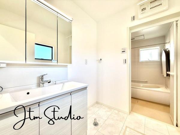 ���ʑ�E���ʏ� 3�ʋ��d�l�̐��ʑ�􋾂̌��̎��[�I���ƂĂ��[�����Ă���܂��I�R�X������D���ȉ��l���A���q�͍�������l�l�������Ƃ�����������������[�͂ł���