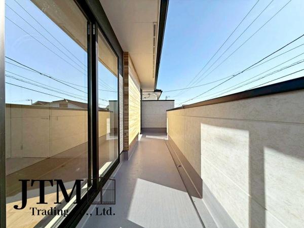 �o���R�j�[ �y�{�H��z
�J��������L�߂̃o���R�j�[�́A�����ЂƂ̃��r���O�Ƃ��āA��炵�̕��������ƍL���Ă�����ґ�ȃX�y�[�X�ł���
��������̎ʐ^�͎{�H��ɂȂ�܂��B���ۂ̎d�l�Ƃ͈قȂ�ꍇ���������܂�