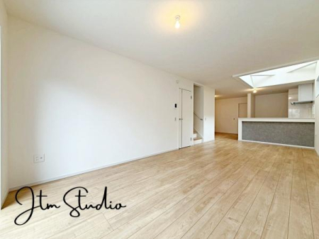 ���r���O �Ƒ������R�ƏW�܂�Ί�Ɖ�b���₦�Ȃ����Ԃ́A���������Ȍ����������݁A�������Ƃ����L���Ƌ��S�n�̗ǂ������˔����Ă��܂��B