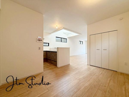 ���r���O �Z�������ł��A��������Ƒ��������ĐH�������Ē������Ƃ肠��傫���̃_�C�j���O�X�y�[�X�I�Ƒ��݂�ȂŃe�[�u�����͂ޑf�G�Ȏ��Ԃ��y����ŉ�������