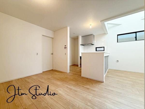 ���r���O �z������̗ǂ����Ԃ́A���邭���������ɕ�܂ꂽ���S�n�̂�����Ԃł��B���R�Ȍ����������݁A�Ƒ��݂�Ȃ������b�N�X���ĉ߂�����ꏊ�ɂȂ�܂��B