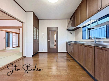 ���r���O �Z�������ł��A��������Ƒ��������ĐH�������Ē������Ƃ肠��傫���̃_�C�j���O�X�y�[�X�I�Ƒ��݂�ȂŃe�[�u�����͂ޑf�G�Ȏ��Ԃ��y����ŉ�������