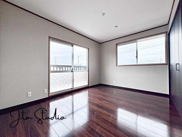 �Q�� �傫�ȑ�����̌����ӂ�閾�邢��ԁA������芰����e���̋�Ԃł���v���C�x�[�g�^�C�������D��ɉ��₩�Ɂc�B�������������͋C��a���܂���