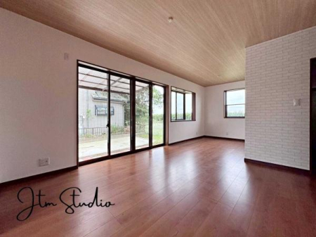 ���r���O �����ɂ݂͂�Ȃ��W���A�H���Ɗy������b���n�܂�B�b�ɖ����ɂȂ肷���āA��������Y��锼�߂��ɂȂ��Ă��܂��B����ȑ��̊Ԃ̍K�������������Ă����ꏊ�ł��肽����