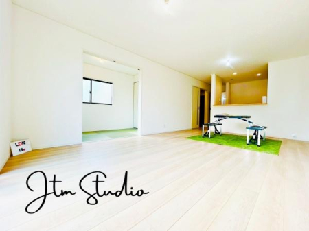 ���r���O �Ƒ������R�ƏW�܂�Ί�Ɖ�b���₦�Ȃ����r���O�́A���������Ȍ����������݁A�������Ƃ����L���Ƌ��S�n�̗ǂ������˔����Ă��܂��B