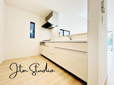 �L�b�`�� �ΖʃL�b�`���ł́A���q�l���V�Ԏp�������Ȃ��炨�������\�ł��I�ڂƖڂ������A���q�l�����S���ă��r���O�ŗV�񂾂�A�h��₨�׋���������ł��܂��ˁ􂲉Ƒ��l�^�C�������y���݂܂��傤��