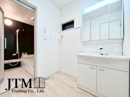 ���ʑ�E���ʏ� ���̎x�x����̃P�A���C�����悭�n�܂���ʋ�ԁB�傫�ȃ~���[�ƍL�߂̃{�E���ŁA�Ƒ��݂�Ȃ����K�Ɏg����݌v�ł��B�Q�������������ł���Ƃ�̂��鎞�Ԃ𐶂ݏo���܂��B1 ���̂͂��܂�ƏI����S�n�悭��