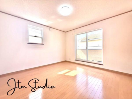 �q������ ���邢���R��������m����ǂ�ȃC���e���A�ɂ���̂��l����̂��y�����ł��ˁ��傫�ȑ�����̌����ӂ�閾�邢��ԁA���S�n�ǂ��A������芰����e���̋�Ԃł���