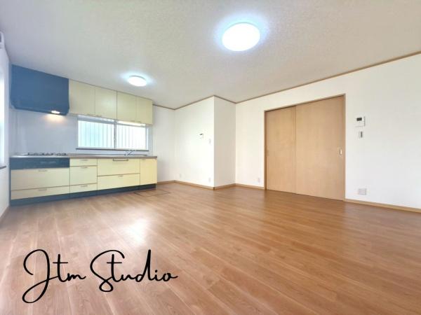 �L�b�`�� ���������薾�邳�ƒʕ��ǂ����ŉ��K�ɂ���������[���L�x�ŁA�ׁX�����������₩���΂钲�������X�b�L���Еt���L�b�`�������ł������ɕۂĂ܂���