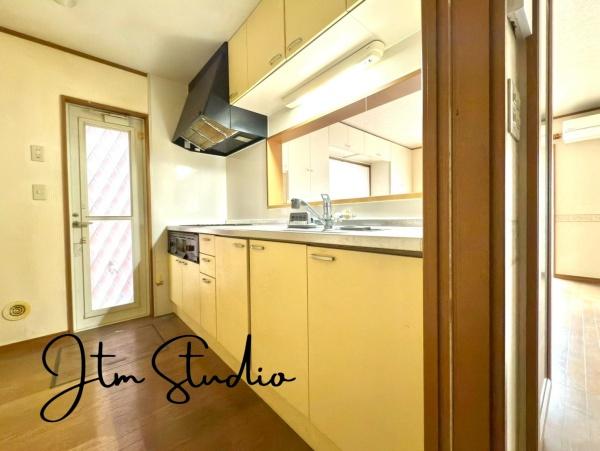 �L�b�`�� �ΖʃL�b�`���ł́A���q�l���V�Ԏp�������Ȃ��炨�������\�ł��I�ڂƖڂ������A���q�l�����S���ă��r���O�ŗV�񂾂�A�h��₨�׋���������ł��܂��ˁ􂲉Ƒ��l�^�C�������y���݂܂��傤��