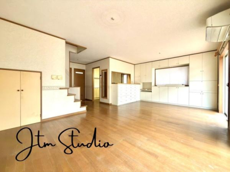 ���r���O �L�X�Ƃ������r���O�ł��ΖʃL�b�`��������A�Ƒ��̋������߂��������܂��B���q���܂����т̎x�x���撣��Ƒ��̎p��������̂ň��S�I���R�Ɖ�b�����܂�A�Ί炠�ӂ�鉷�������Ԃ��߂������Ԃł���