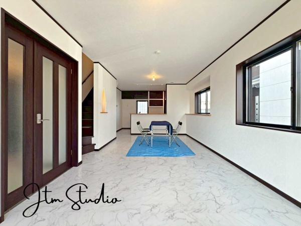 ���r���O �Z�������ł��A��������Ƒ��������ĐH�������Ē������Ƃ肠��傫���̃_�C�j���O�X�y�[�X�I�Ƒ��݂�ȂŃe�[�u�����͂ޑf�G�Ȏ��Ԃ��y����ŉ�������