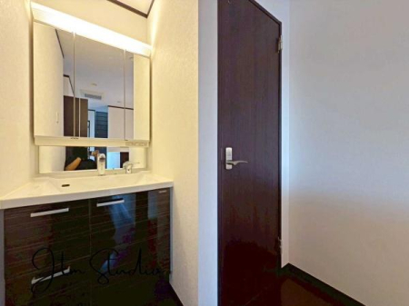 ���ʑ�E���ʏ� �e�K�ɐ��ʑ���������Ă��邽�߁A��􂢂₨�|�����X���[�Y�ɍs���܂��B���̖Z�������Ԃł����ʑ䂪2�䂠�邱�ƂŁA�Ƒ��݂�Ȃ������悭�����ł���̂��������|�C���g����K�ȕ�炵���T�|�[�g���܂��I