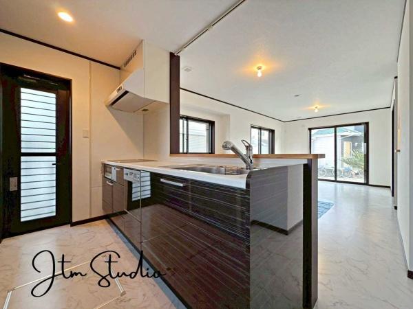 �L�b�`�� �l�C�̑Ζʎ��L�b�`���􏬂��Ȃ��q�l�����Ă����S�􃊃r���O�ɂ���Ƒ��Ƃ��R�~���j�P�[�V�����̎��₷���Ԏ���