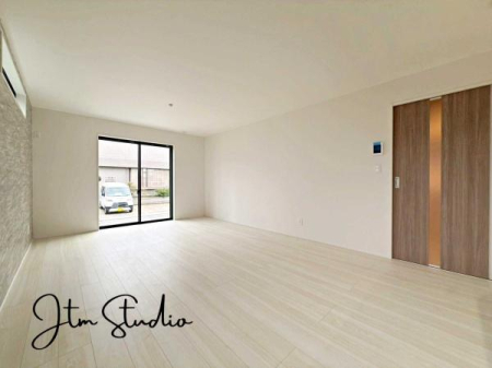 ���r���O �Z�������ł��A��������Ƒ��������ĐH�������Ē������Ƃ肠��傫���̃_�C�j���O�X�y�[�X�I�Ƒ��݂�ȂŃe�[�u�����͂ޑf�G�Ȏ��Ԃ��y����ŉ�������