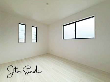 �m�� 2�ʍ̌����m�ۂ������邢�����́A���ʂ����ǂ��A��ϋ��S�n�̗ǂ���Ԃł��B
�傫�ȑ�����̌����ӂ�閾�邢��ԁA���S�n�ǂ��A������芰����e���̋�Ԃł���