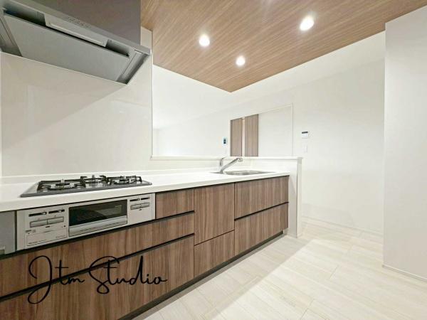 �L�b�`�� �l�C�̑Ζʎ��L�b�`���􏬂��Ȃ��q�l�����Ă����S�􃊃r���O�ɂ���Ƒ��Ƃ��R�~���j�P�[�V�����̎��₷���Ԏ���