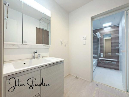 ���ʑ�E���ʏ� ���̎x�x����̃P�A���C�����悭�n�܂���ʋ�ԁB�傫�ȃ~���[�ƍL�߂̃{�E���ŁA�Ƒ��݂�Ȃ����K�Ɏg����݌v�ł��B�Q�������������ł���Ƃ�̂��鎞�Ԃ𐶂ݏo���܂��B1 ���̂͂��܂�ƏI����S�n�悭��