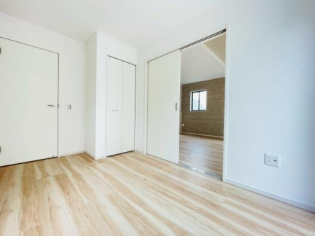 �q������ ���q�l�̐����Ƌ��Ɂu�Z�܂����v���ω����Ă����܂��B�����ɂ̓N���[�[�b�g���������A���R�x�̍����Ƌ�̔z�u�������V���v���ȋ�Ԃł���