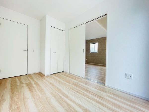 �q������ ���q�l�̐����Ƌ��Ɂu�Z�܂����v���ω����Ă����܂��B�����ɂ̓N���[�[�b�g���������A���R�x�̍����Ƌ�̔z�u�������V���v���ȋ�Ԃł���