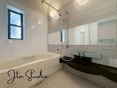 ���� �z�e���̂悤�ȍL�������������ł��B��ꂽ���ɂ͂��������߂ă����b�N�X�^�C�����y���݂����ł��ˁA���̓X�}�z���h���̎���ł��A���g�������Ȃ��瓮�掋���A���掋���A�y�����߂��������ł��ˁI