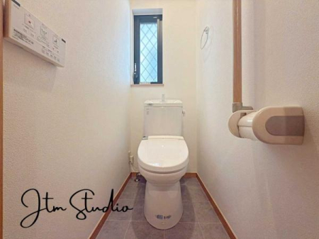 �g�C�� ���R�����������ޖ��邢�g�C���́A���ꂾ���ŋC�����p�b�Ɩ��邭�Ȃ�܂������ꂽ�X�y�[�X�ł��A������������邾���ň��������Ȃ��Ȃ�A�S�n�悭�߂������ԂɁB���̌��������Ȃ�g����̂͋C���������ł��ˁ�