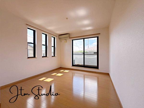 �Q�� ���邢���R�������鋏����ǂ�ȃC���e���A�ɂ���̂��l����̂��y�����ł��ˁ��傫�ȑ�����̌����ӂ�閾�邢��ԁA���S�n�ǂ��A������芰����e���̋�Ԃł���