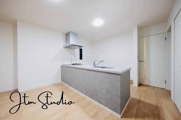 �L�b�`�� �������Ƒ��ƈꏏ�ɉ߂�����̂��ΖʃL�b�`���̖��́I�����̏o������b���Ȃ���ꏏ�ɂ��������y���ގ��Ԃ́A���R�ƏΊ炪���A�Ƒ����J��[�߂��؂ȂЂƂƂ��B�����̂������^�C������炵��L���ɍʂ�܂���