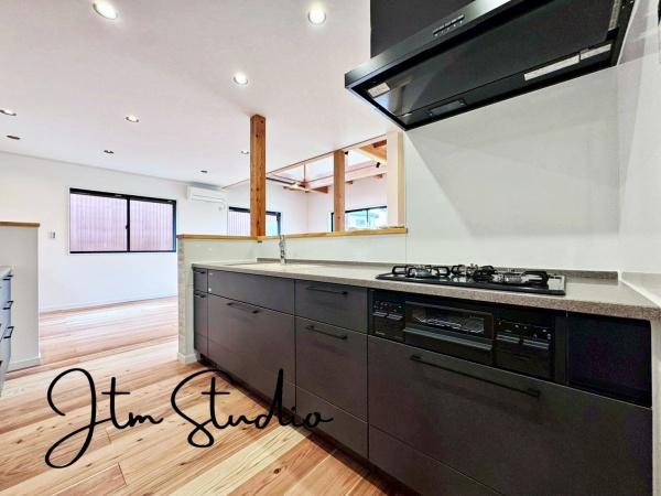 �L�b�`�� �������Ƒ��ƈꏏ�ɉ߂�����̂��ΖʃL�b�`���̖��́I�����̏o������b���Ȃ���A�ꏏ�ɂ����������Ȃ���c�������Ƒ��̏Ί炪�߂��ɂ���܂��I