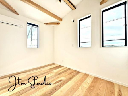 �m�� 2�ʍ̌����m�ۂ������邢�����́A���ʂ����ǂ��A��ϋ��S�n�̗ǂ���Ԃł��B
�傫�ȑ�����̌����ӂ�閾�邢��ԁA���S�n�ǂ��A������芰����e���̋�Ԃł���