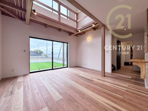 ���r���O �L���ɉ����A�����炽���Ղ��������̂ŁA��������邭�ċC�����̂������r���O�Ɏd�オ��܂��B��Ԃɗ]�T�����邾���łȂ��A�����́h���h�������Ă���܂��B�����̎��Ԃ���������ґ�ɂȂ�܂����