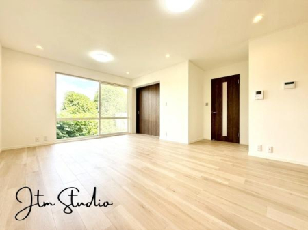 ���r���O �Z�������ł��A��������Ƒ��������ĐH�������Ē������Ƃ肠��傫���̃_�C�j���O�X�y�[�X�I�Ƒ��݂�ȂŃe�[�u�����͂ޑf�G�Ȏ��Ԃ��y����ŉ�������