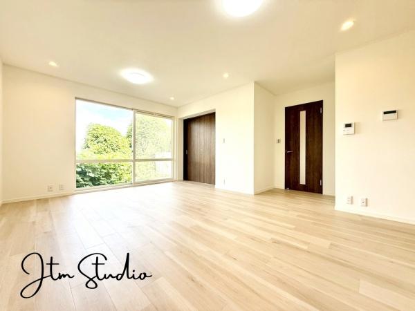 ���r���O �Z�������ł��A��������Ƒ��������ĐH�������Ē������Ƃ肠��傫���̃_�C�j���O�X�y�[�X�I�Ƒ��݂�ȂŃe�[�u�����͂ޑf�G�Ȏ��Ԃ��y����ŉ�������