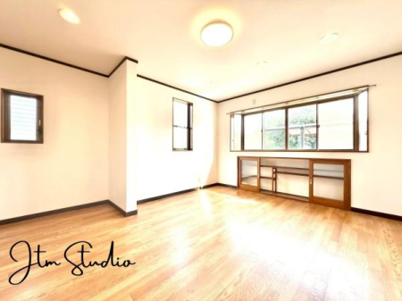 ���r���O �傫�ȑ�����̌����ӂ�閾�邢��ԁA���S�n�ǂ��A������芰����e���̋�Ԃł�����ۂɂ����ɂȂ��ăC���e���A�̑z����c��܂���̂��y�����ł��ˁ�