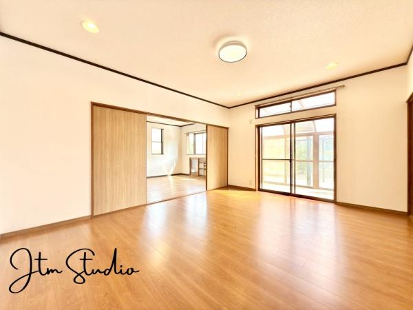 ���r���O ����̒��ő����̎��Ԃ��߂����ƂɂȂ郊�r���O�_�C�j���O�����炱���A�������₩�ȋ�Ԃł��邱�Ƃ��K�R�B�u�₩�Ȓʕ��ƍ̌��𑶕��Ɋ����鎖���o�����Ԃł���