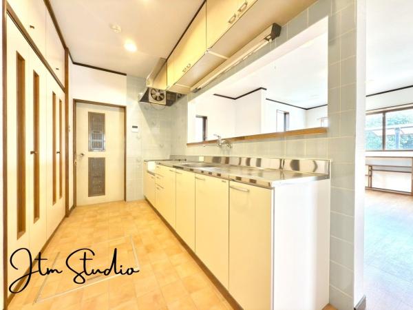 �L�b�`�� �������Ƒ��ƈꏏ�ɉ߂�����̂��ΖʃL�b�`���̖��́I�����̏o������b���Ȃ���A�ꏏ�ɂ����������Ȃ���c�������Ƒ��̏Ί炪�߂��ɂ���܂��I