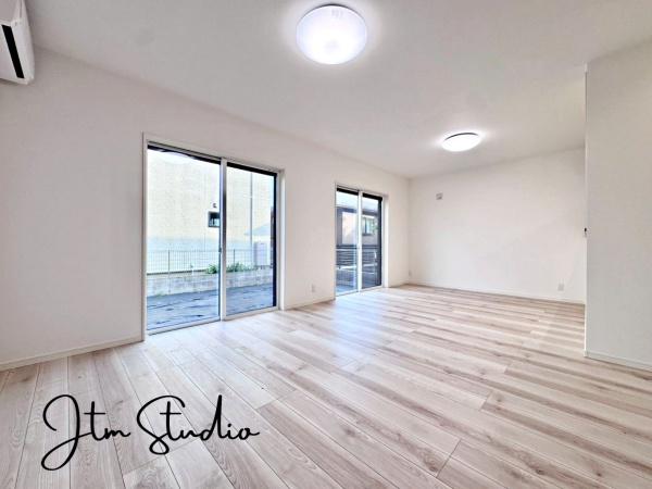 ���r���O �����ɂ݂͂�Ȃ��W���A�H���Ɗy������b���n�܂�B�b�ɖ����ɂȂ肷���āA��������Y��锼�߂��ɂȂ��Ă��܂��B����ȑ��̊Ԃ̍K�������������Ă����ꏊ�ł��肽����