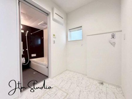 ���ʑ�E���ʏ� �E�ߎ��Ɛ��ʃR�[�i�[�𕪗��I�������ł����ʑ䂪�g����̂ŁA���̖Z�������Ԃł��g�x�x�������X���[�Y�ł���
��Ƃ�̍L���̒E�ߎ��́A���[�X�y�[�X���m�ۂł��Ďg���������